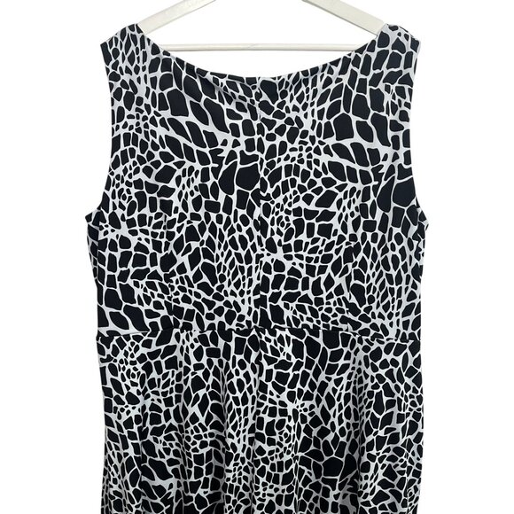 True Envy Plus 20W Black White Abstract Print Maxi Dress - Picture 11 of 13